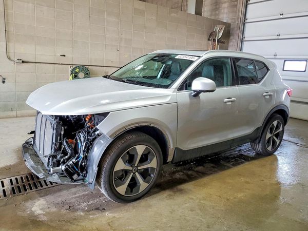 2025 VOLVO XC40 Plus Bright