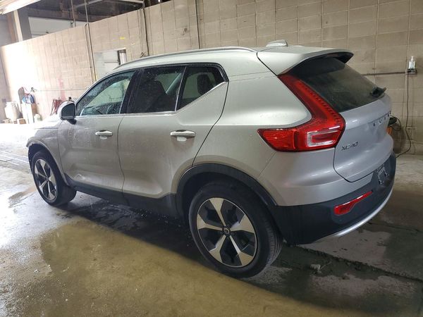 2025 VOLVO XC40 Plus Bright