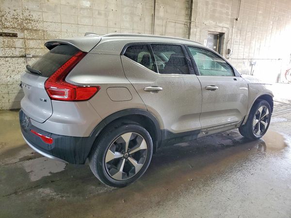 2025 VOLVO XC40 Plus Bright