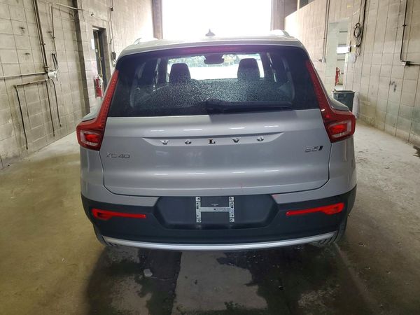 2025 VOLVO XC40 Plus Bright