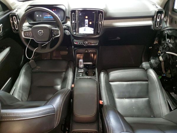 2025 VOLVO XC40 Plus Bright