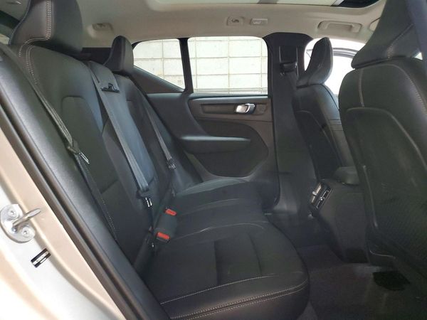 2025 VOLVO XC40 Plus Bright