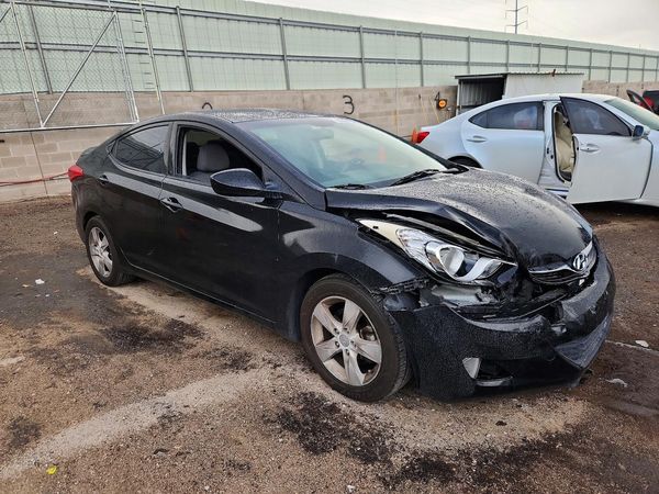 2013 HYUNDAI ELANTRA
