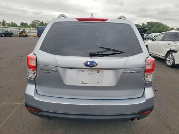 2018 SUBARU FORESTER Base P