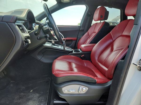 2017 PORSCHE MACAN