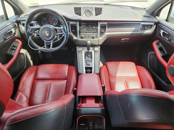 2017 PORSCHE MACAN
