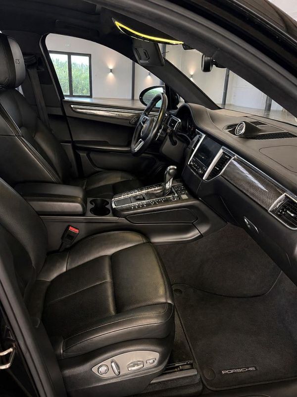 2017 PORSCHE MACAN
