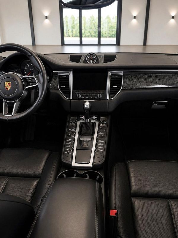 2017 PORSCHE MACAN