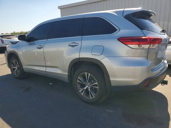 2018 TOYOTA HIGHLANDER LE