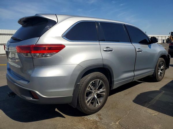 2018 TOYOTA HIGHLANDER LE