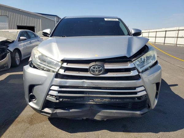2018 TOYOTA HIGHLANDER LE