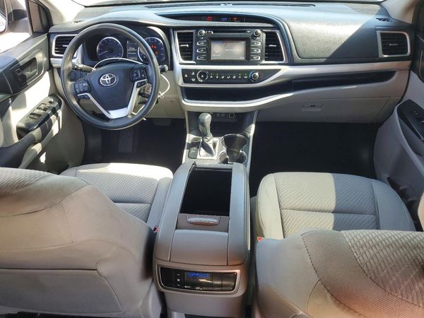 2018 TOYOTA HIGHLANDER LE