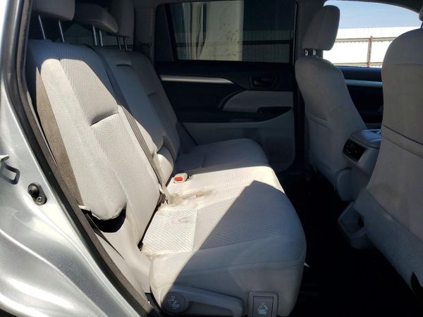 2018 TOYOTA HIGHLANDER LE