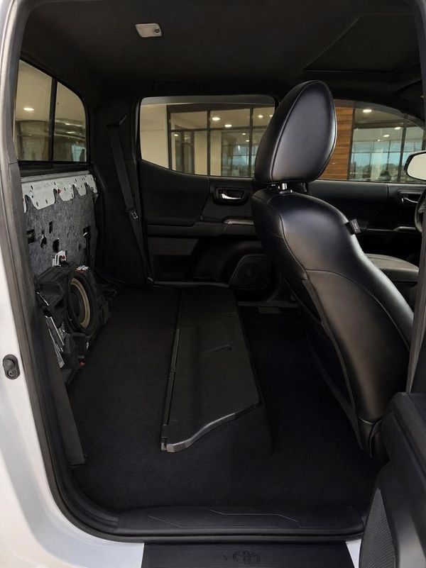 2019 TOYOTA TACOMA SR5