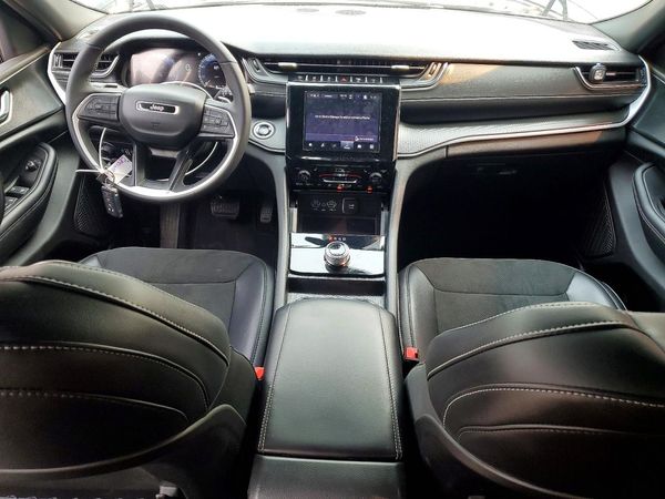 2025 JEEP GRAND CHEROKEE Laredo, Altitude