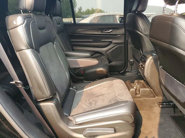 2025 JEEP GRAND CHEROKEE Laredo, Altitude