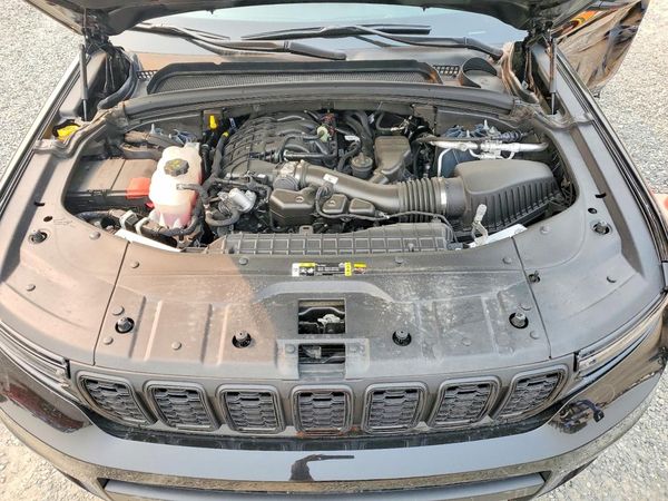 2025 JEEP GRAND CHEROKEE Laredo, Altitude