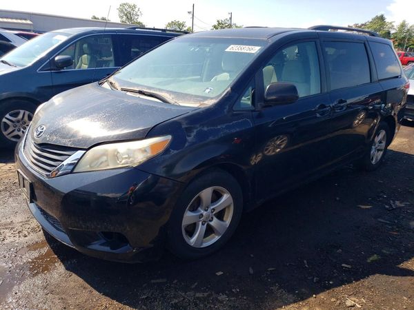 2012 TOYOTA SIENNA