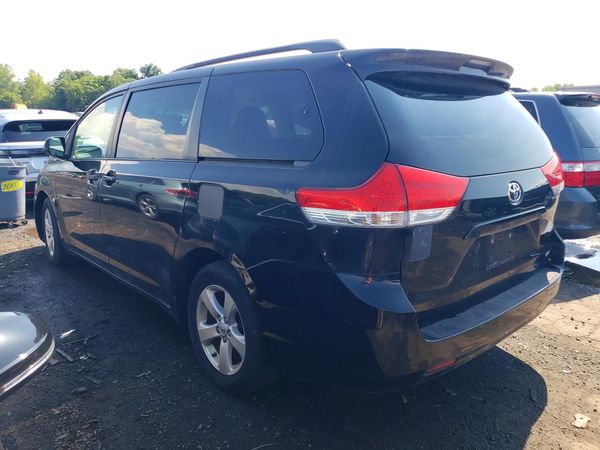 2012 TOYOTA SIENNA