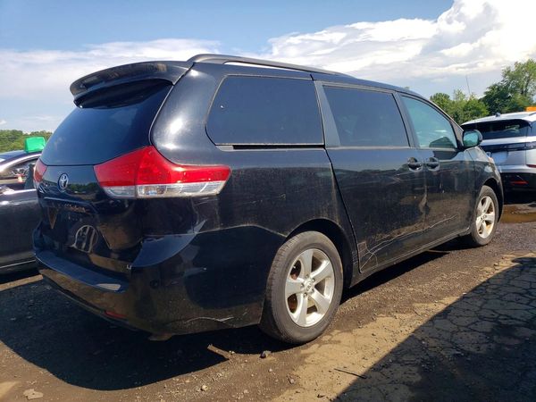 2012 TOYOTA SIENNA