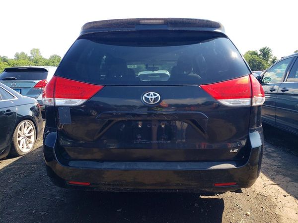 2012 TOYOTA SIENNA