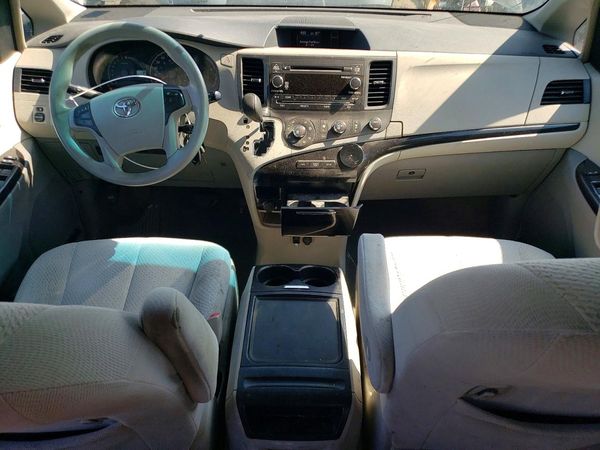 2012 TOYOTA SIENNA
