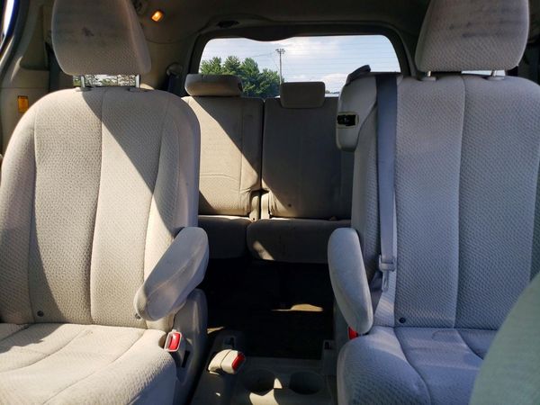 2012 TOYOTA SIENNA