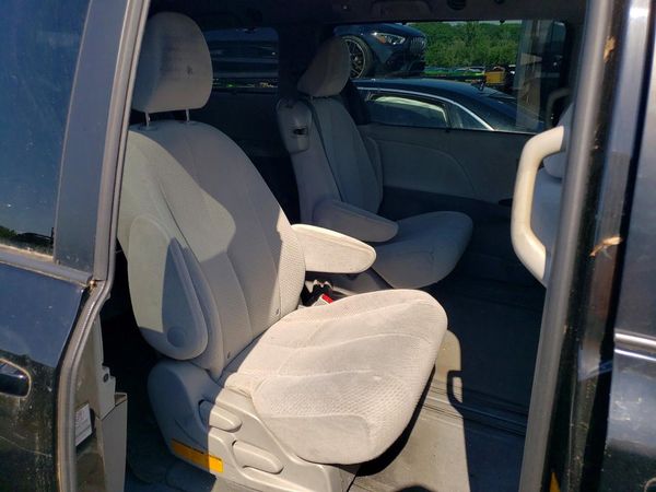2012 TOYOTA SIENNA