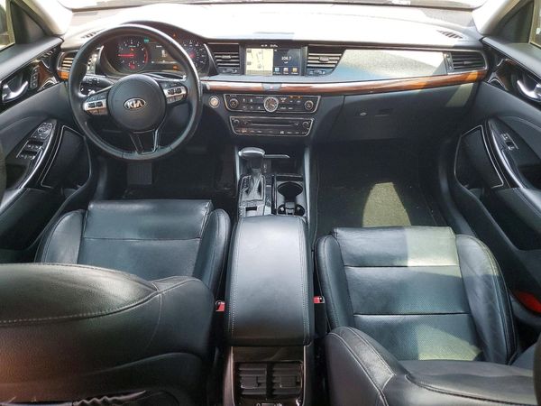 2017 KIA CADENZA