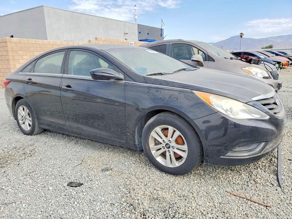 2013 HYUNDAI SONATA GLS/ GLS Popular — Passenger 3/4