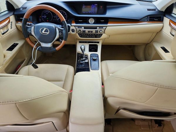 2013 LEXUS ES 300h