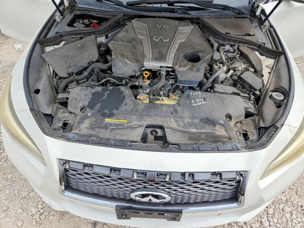 2017 INFINITI Q50 — Engine bay