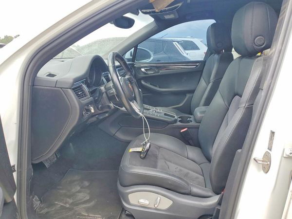 2015 PORSCHE MACAN