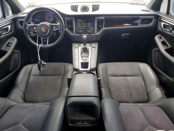 2015 PORSCHE MACAN