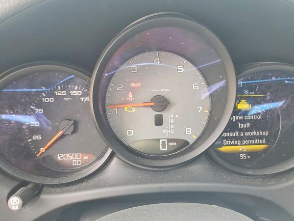 2015 PORSCHE MACAN