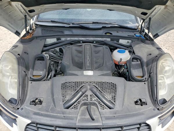 2015 PORSCHE MACAN