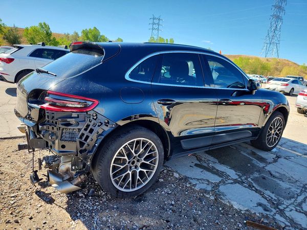 2015 PORSCHE MACAN
