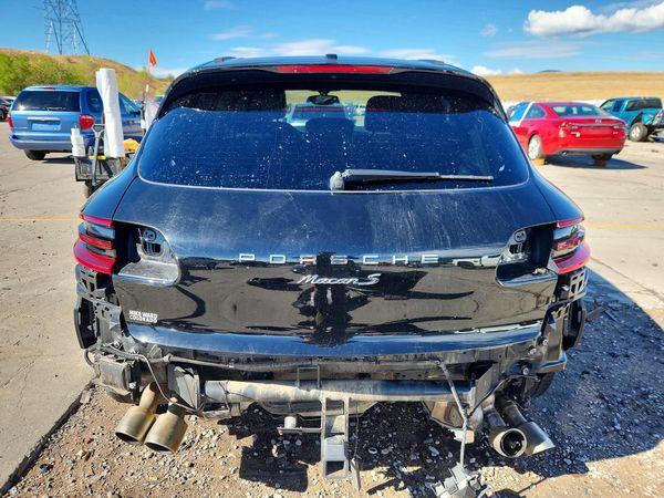 2015 PORSCHE MACAN