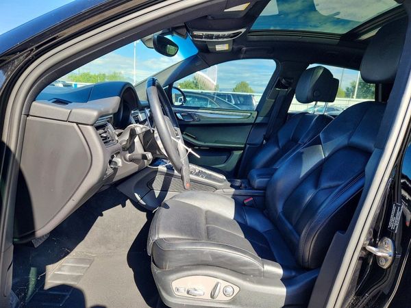 2015 PORSCHE MACAN