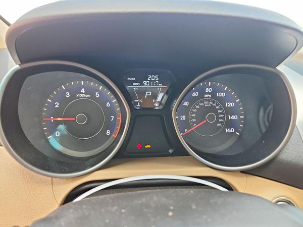 2012 HYUNDAI ELANTRA