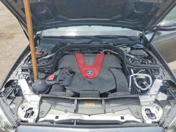 2017 MERCEDES-BENZ E-CLASS AMG E43 — Engine bay