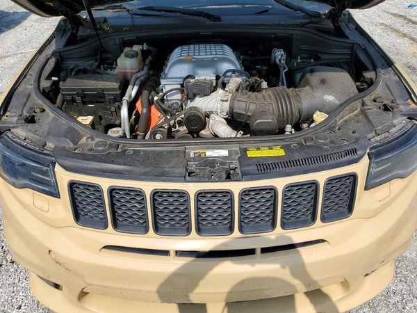 2018 JEEP CHEROKEE Trackhawk — Engine bay