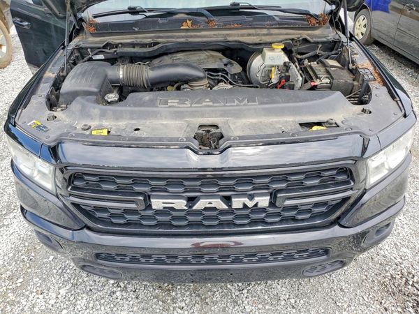 2022 RAM 1500 Big Horn, Lone Star — Engine bay