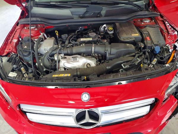 2015 MERCEDES-BENZ GLA