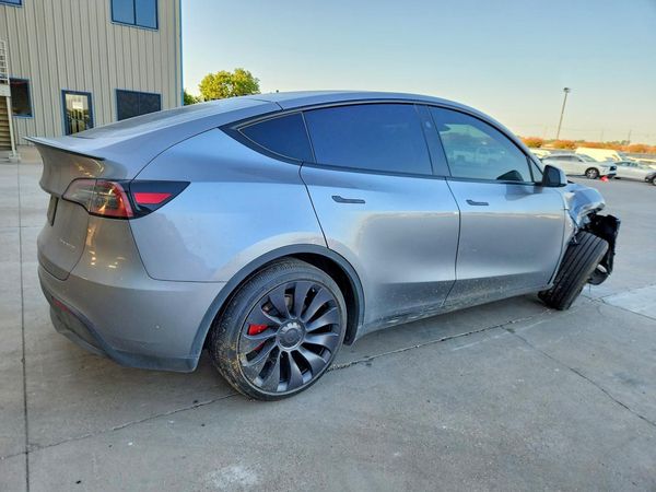 2024 TESLA MODEL Y