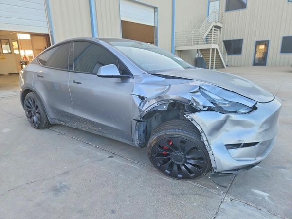 2024 TESLA MODEL Y
