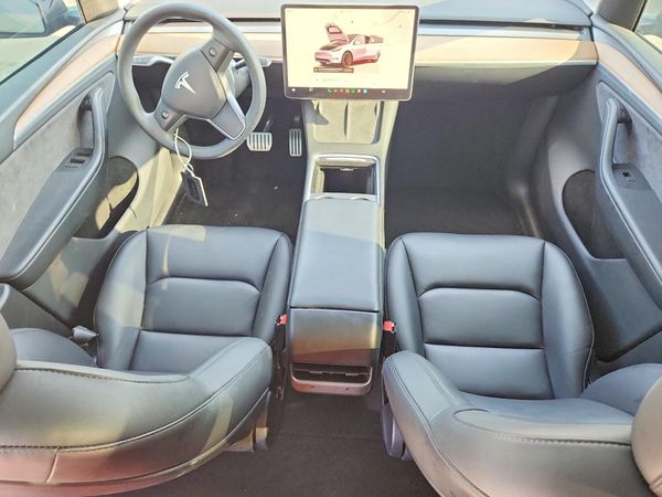 2024 TESLA MODEL Y