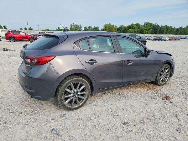 2018 MAZDA 3