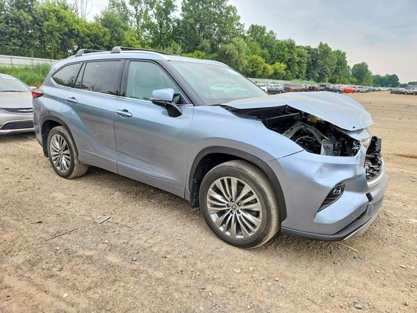 2022 TOYOTA HIGHLANDER Platinum