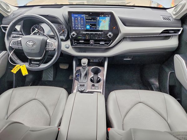 2022 TOYOTA HIGHLANDER Platinum